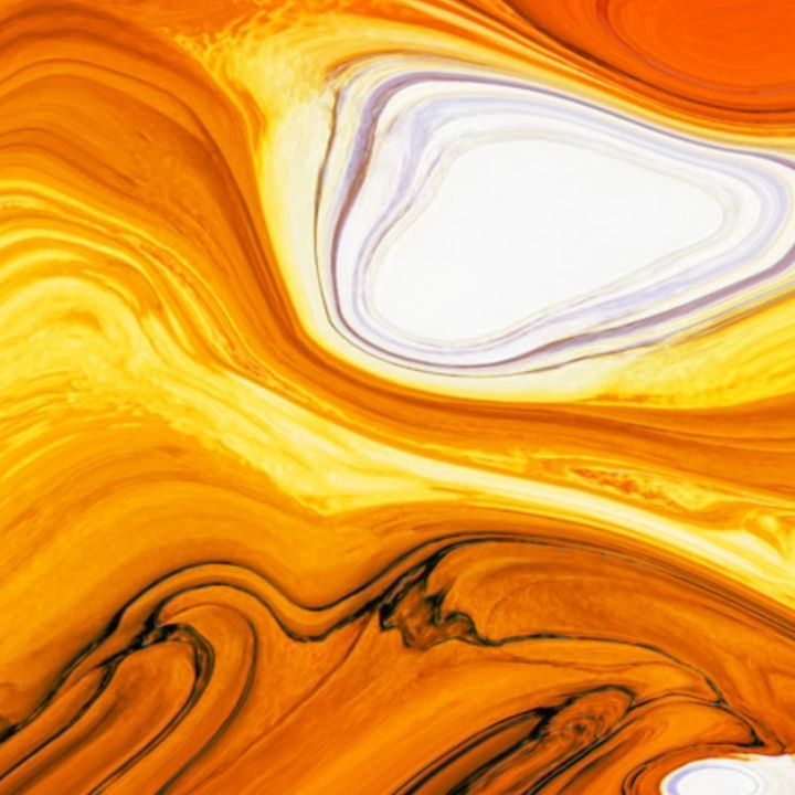 Forme astratte concentriche gialle, arancione e bianche