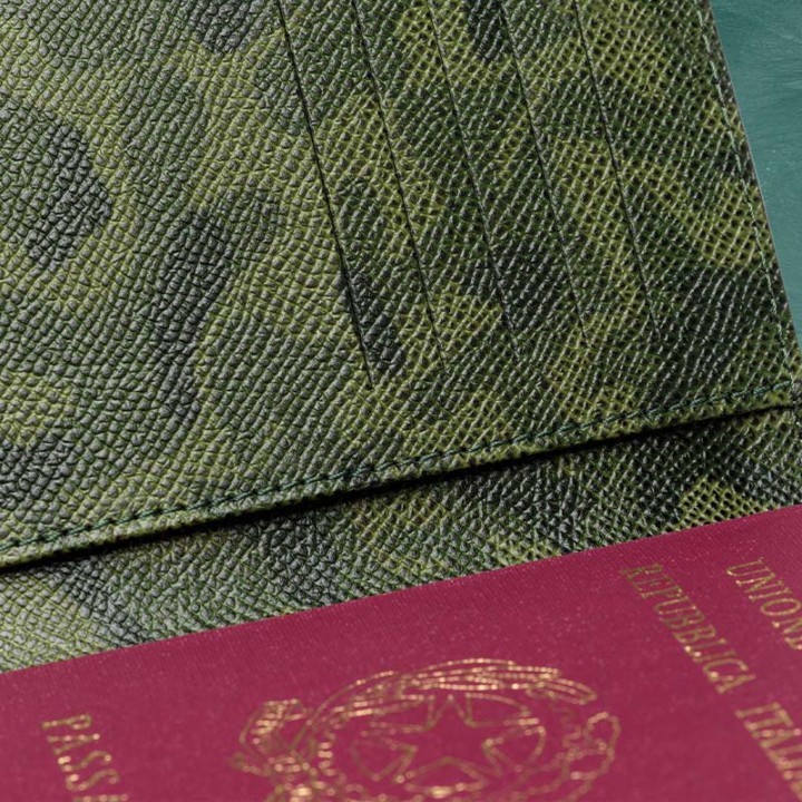 Porta passaporto in pelle camo
